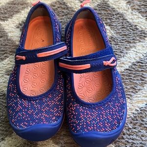 Keen ballet style water shoes size 11